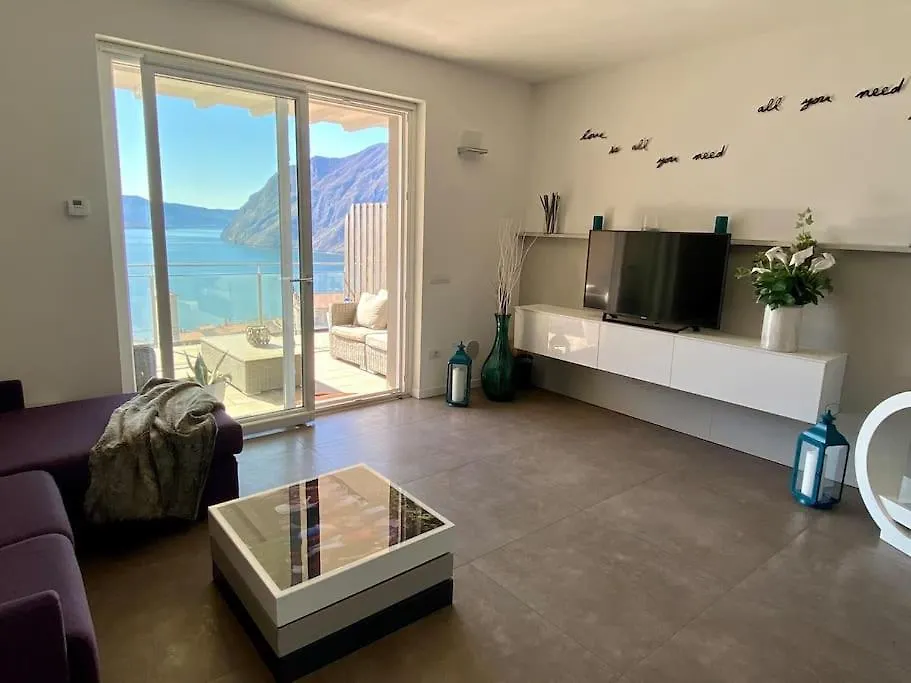 Piccolo Paradiso Vista Lago Con Piscina Privata Riva di Solto Italien
